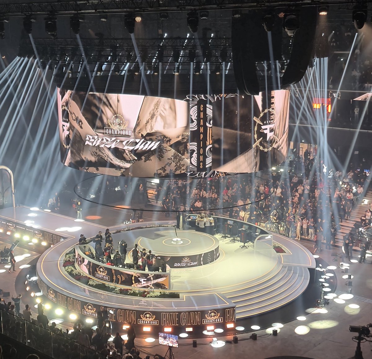 LyttleOne tweet media