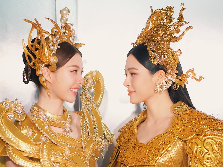 จักรพรรดินีจีบราชินีสวรรค์ติดแล้วค่ะ อร๊ายยยยยยยยยย ❤️

#LingOrm #หลิงออม  
#Linglingkwong #หลิงหลิงคอง
#Ormkornnaphat #ออมกรณ์นภัส