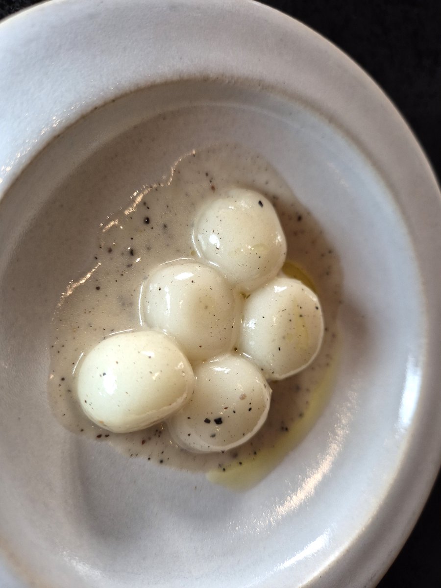 PhilippeRegol's tweet image. #VAISSEAU el rte de moda en #Paris ⭐️por un antiguo ganador de TopChef.
Radicalidad en sabores y texturas,alejadas de la amabilidad gustativa q encontramos en la alta cocina de tradición d días anteriores.En un ambiente moderno y algo frío.
Para inquietos.
tinyurl.com/4secdkzj