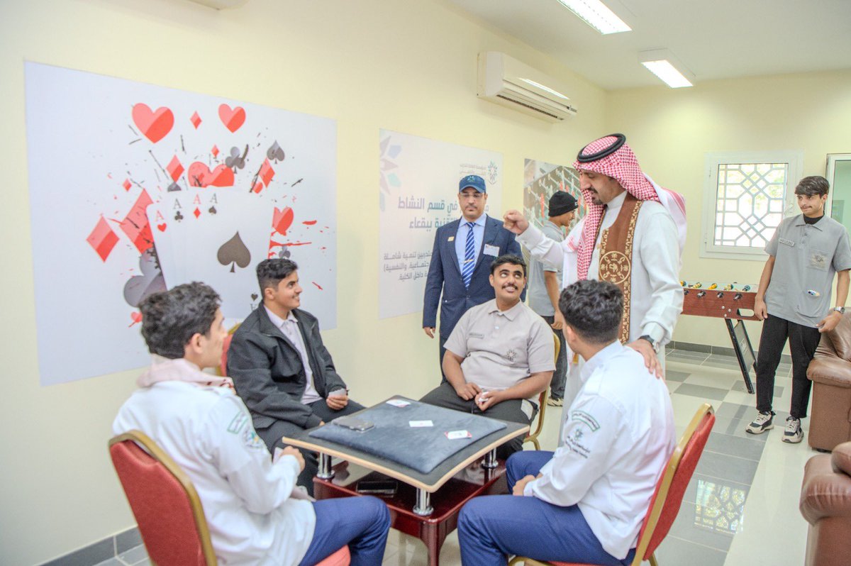 #تغطية ||

اطّلع مدير عام إدارة #التدريب_التقني المهندس مشعل العفنان، خلال زيارته للكلية التقنية ببقعاء، على المبادرات التطويرية للأقسام التدريبية، كما زار مركز الأنشطة بعد اكتمال أعمال التطوير.