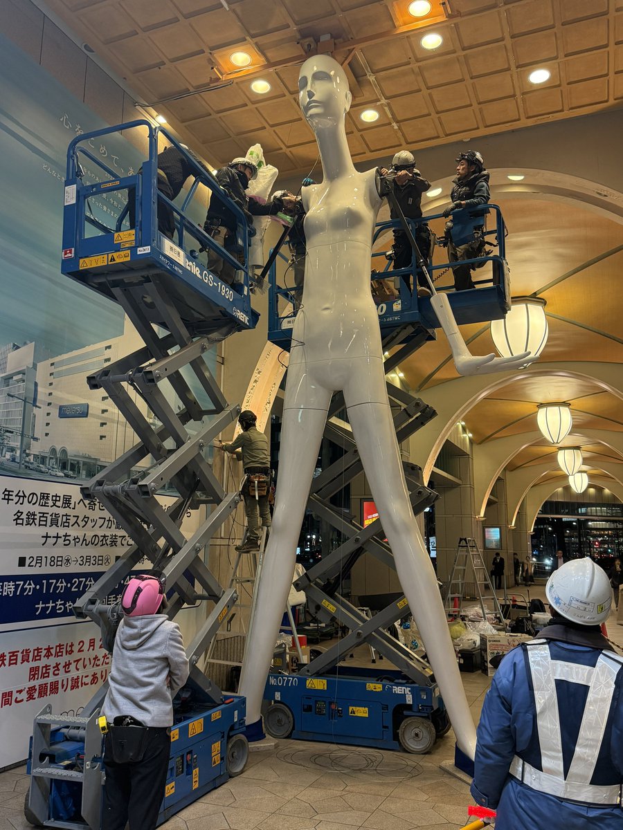 名古屋のアイドル　ナナちゃん
名鉄百貨店2月末の閉店に向けて最後の大変身⁉️
稼働アーム装着中💪

名鉄百貨店閉店後もナナちゃんは残るみたいだけど今後も広告塔として衣装チェンジするのかな？😂

#名鉄百貨店 #ナナちゃん人形