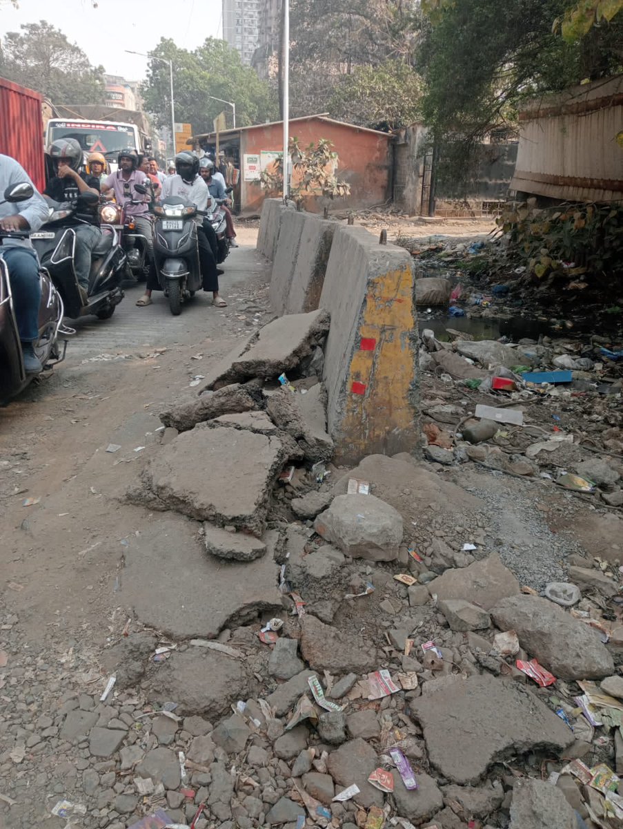Jogeshwari west 
Debris on sv road opp canara bank since last seven days no action has been taken conserned authority plss dou the need full.
<a href="/mybmc/">माझी Mumbai, आपली BMC</a>