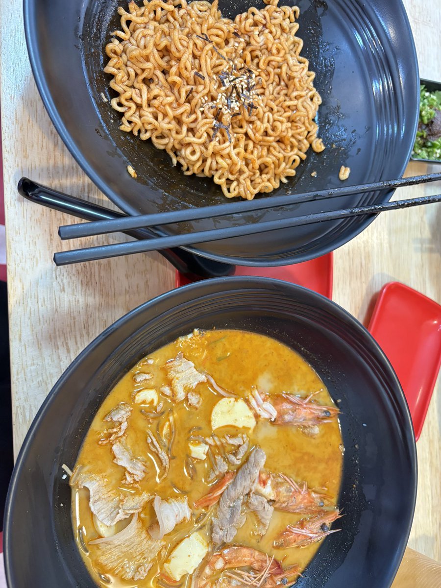 ขอบคุณพี่หล่อที่คอยเลี้ยงดูเรา 🧡💙 <a href="/QTXNGL0/">thong lo</a>