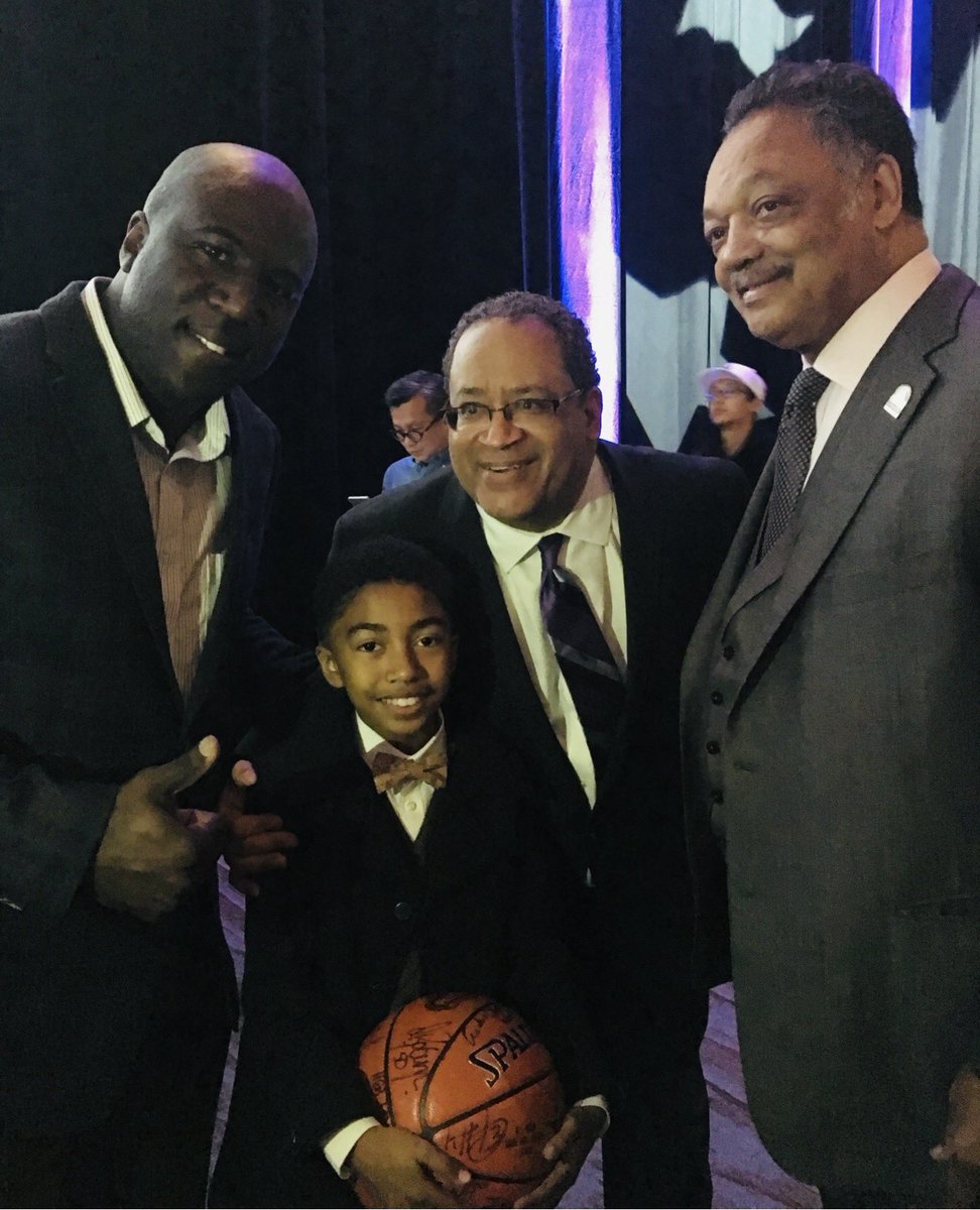 jdawildchild's tweet photo. 💔 Jesse Jackson

Will always remember these moments. 
Thank you for inspiring and speaking for all of "US" 🙏🏽
Always grateful for inspiring my daughter &amp; son as well🙌🏾 #JesseJackson #reverendjessejackson #legendforeverygeneration https://t.co/h3qalizlsD