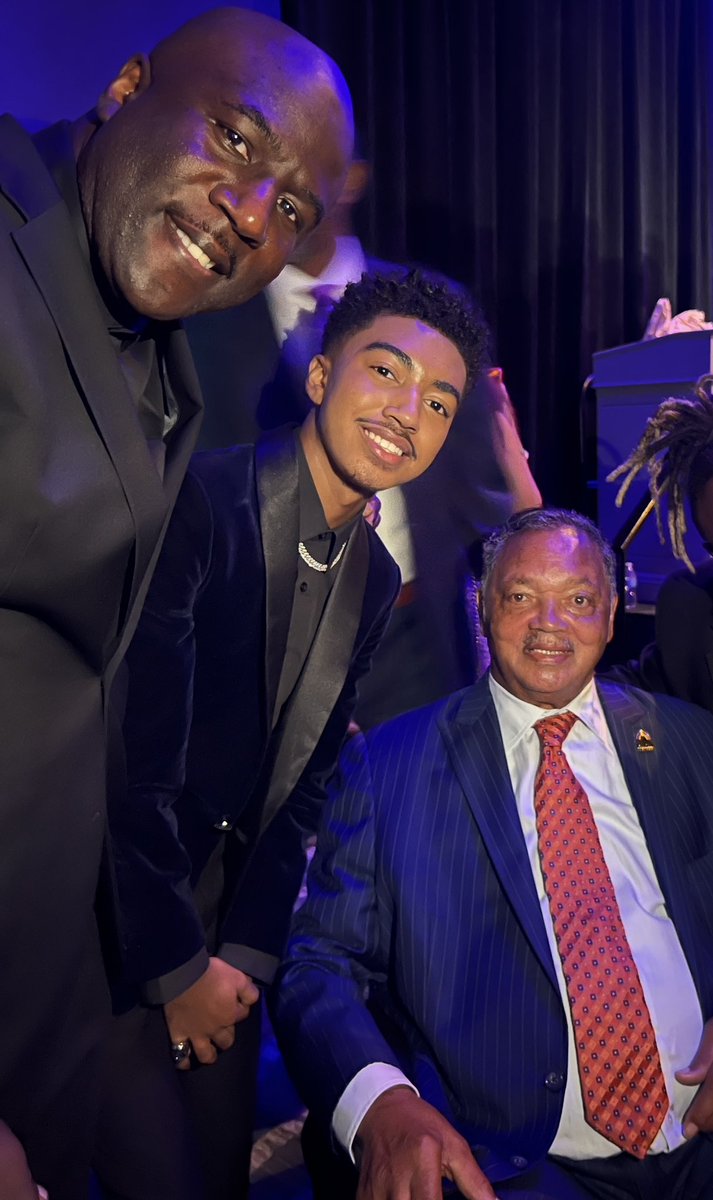 jdawildchild's tweet photo. 💔 Jesse Jackson

Will always remember these moments. 
Thank you for inspiring and speaking for all of "US" 🙏🏽
Always grateful for inspiring my daughter &amp; son as well🙌🏾 #JesseJackson #reverendjessejackson #legendforeverygeneration https://t.co/h3qalizlsD
