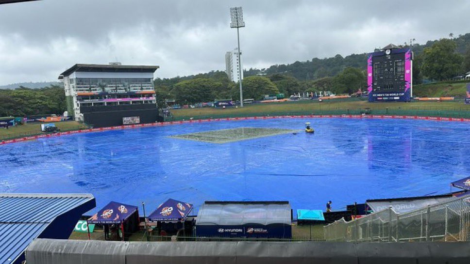 If the Zimbabwe vs Ireland match gets washed out, Australia will still be knocked out. And since it’s pouring in Pallekele right now, I really hope it stays that way.
#T20WorldCup