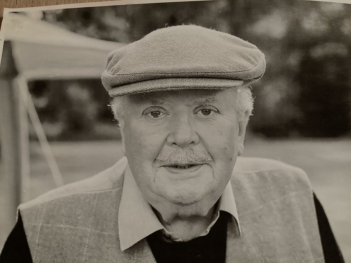 BroomhallHouse's tweet photo. Today marks the 102nd birthday of Sir Andrew Bruce,11th Earl of Elgin &amp; 15th Earl of Kincardine, 37th Chief of the Name of Bruce; we wish him a truly happy day.
#BroomhallHouse https://t.co/YNnXZs0zAr