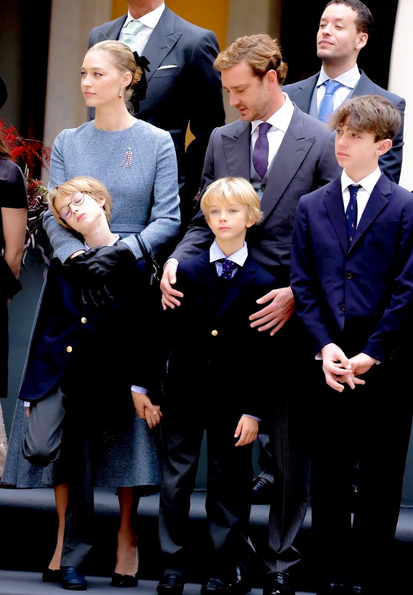 royalchildren_'s tweet photo. #PierreCasiraghi #BeatriceBorromeo #StefanoCasiraghi #FrancescoCasiraghi #RaphaelElmaleh and #PrincessAlexandra of Hanover attend the Monaco's National Day celebrations, at The Prince's Palace in Monaco 🇲🇨 -November 19th 2025.
.
📷 : Dominique Jacovides - Bruno Bebert/Bestimage. https://t.co/B9xKsZYPie