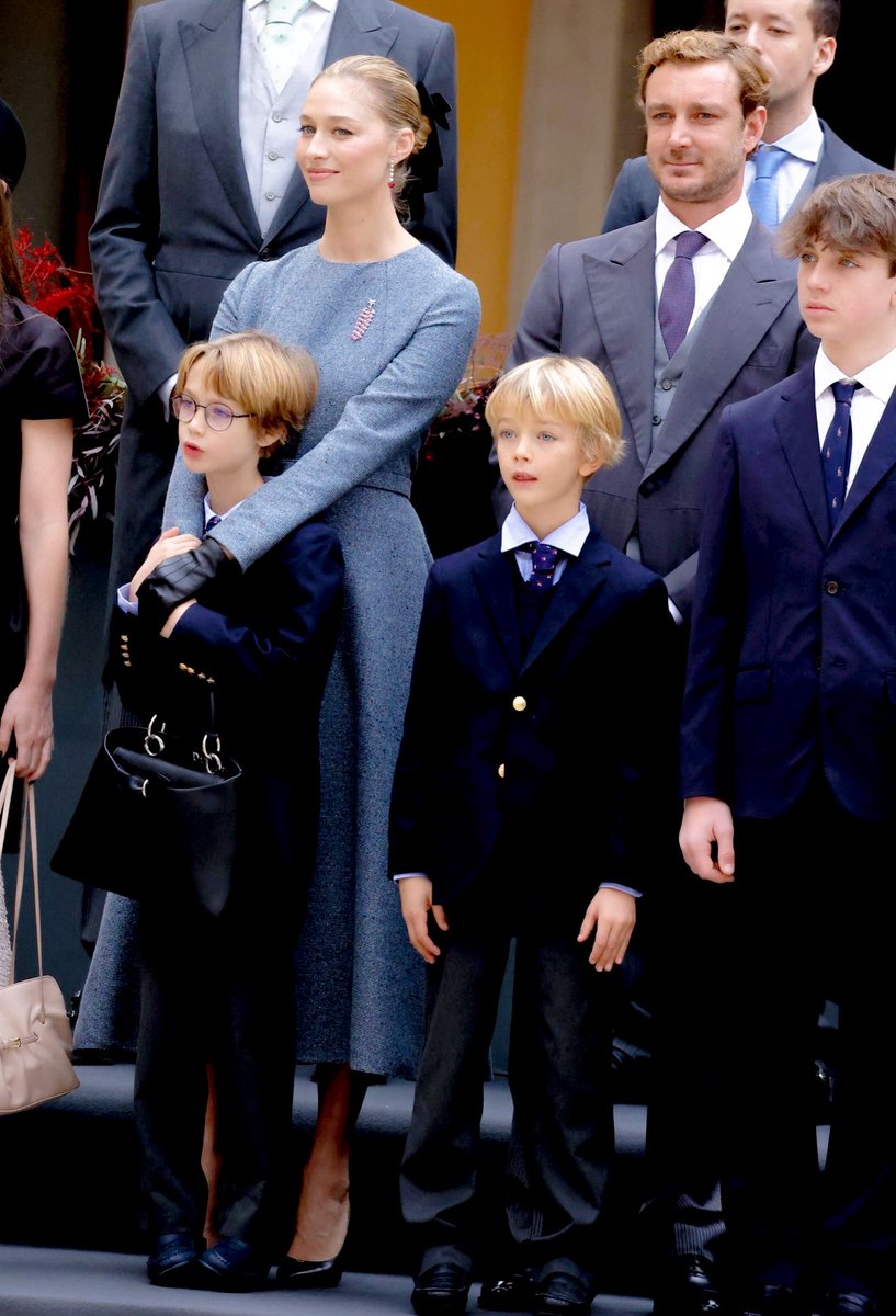 royalchildren_'s tweet photo. #PierreCasiraghi #BeatriceBorromeo #StefanoCasiraghi #FrancescoCasiraghi #RaphaelElmaleh and #PrincessAlexandra of Hanover attend the Monaco's National Day celebrations, at The Prince's Palace in Monaco 🇲🇨 -November 19th 2025.
.
📷 : Dominique Jacovides - Bruno Bebert/Bestimage. https://t.co/B9xKsZYPie