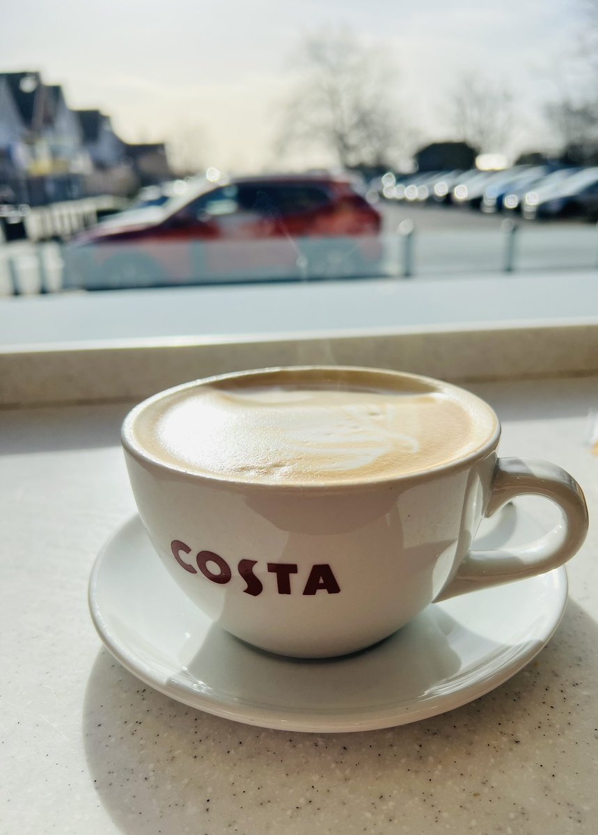 wass74's tweet image. Cheers to a @CostaCoffee #Wassoncoffee ☕️ from the Carlton Centre..
Clinic 11 🏥 round 2️⃣ today so a quick bit of respite over the king of coffee #Flatwhite