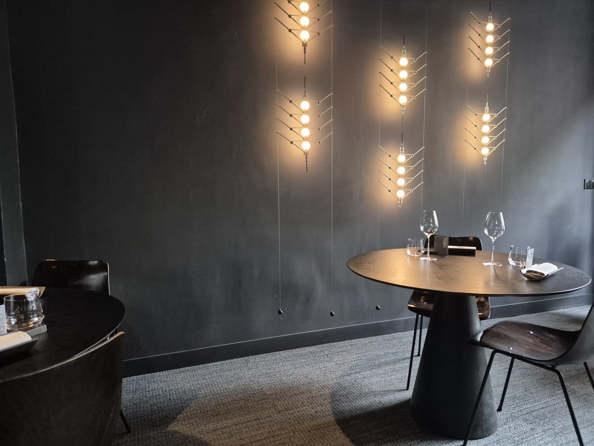 PhilippeRegol's tweet image. #VAISSEAU el rte de moda en #Paris ⭐️por un antiguo ganador de TopChef.
Radicalidad en sabores y texturas,alejadas de la amabilidad gustativa q encontramos en la alta cocina de tradición d días anteriores.En un ambiente moderno y algo frío.
Para inquietos.
tinyurl.com/4secdkzj