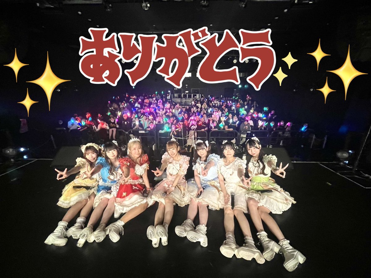 q8GdyaSX2G74016's tweet photo. 今日から‼️
🚐車内で無限♾️上映🎥開始🎶
#TwinkleStars
#トゥイスタ https://t.co/bwiTXNvda1