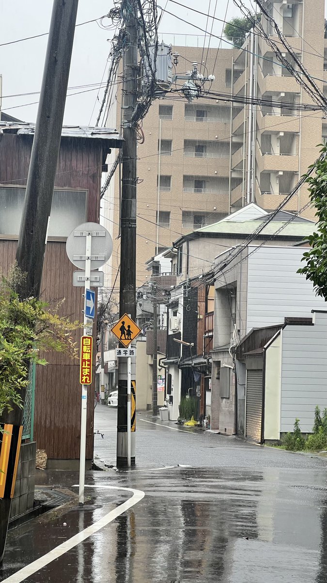 adjisdoaibu's tweet image. Ketika foto ngasal tapi lo di Jepang
(Juni tahun lalu)