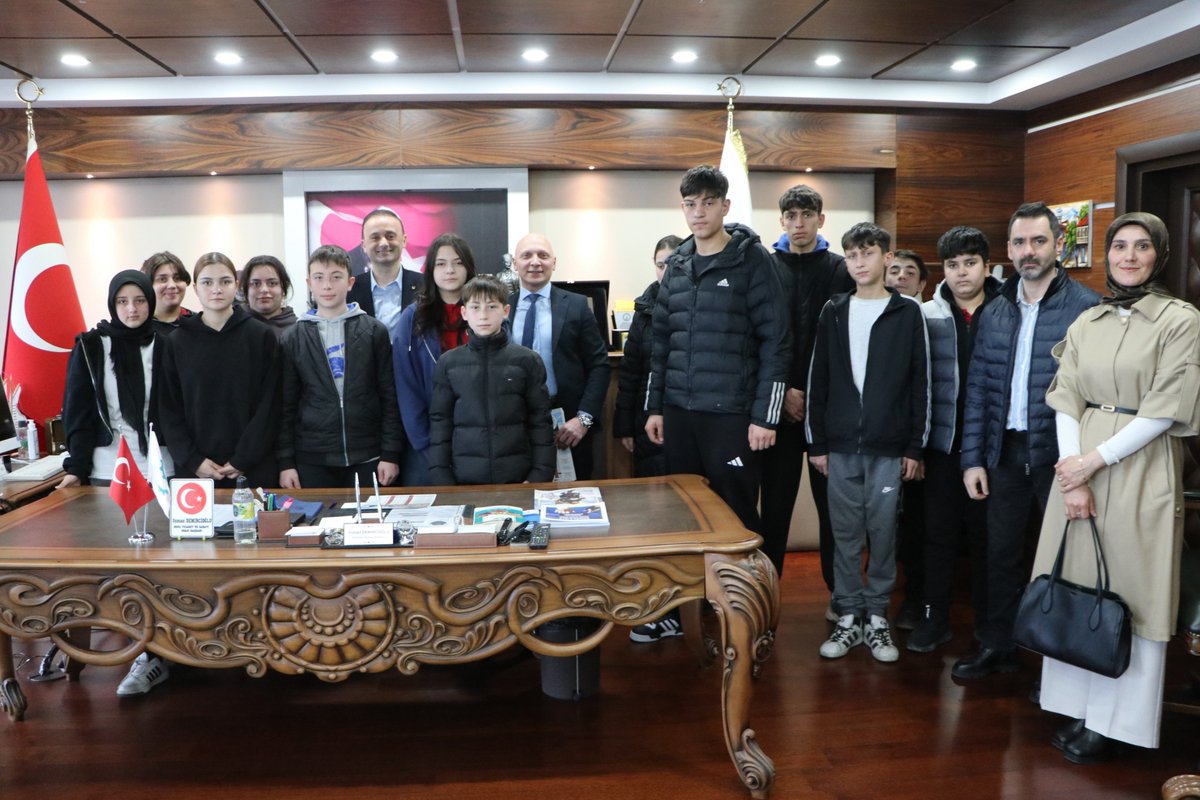 Hopa 15 Temmuz Şehitleri Mesleki ve Teknik Anadolu Lisesi Odamızı ziyaret ederek Yönetim Kurulu Başkanımız Osman Demircioğlu ve Başkan Yardımcımız Ersan Gedik ile bir araya geldi.

Detaylar; hopatso.org.tr/Haberler/tabid…