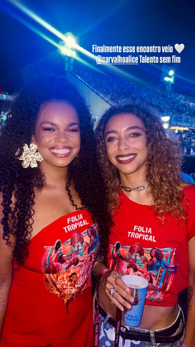 E esse encontro aqui? 🩷💜

Alice Carvalho e Jeniffer Nascimento curtindo a 2° noite de desfiles das escolas do Rio em nova foto postada pela atriz