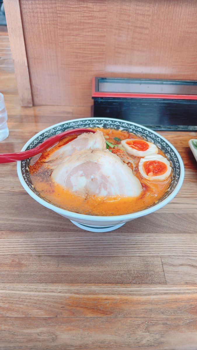 いただきマウス😋
辛シビ味噌ラーメン🍜
中辛、中シビレにして美味しかったけど物足りなかった😟
次は一段上げなきゃ😚

#辛シビ味噌ラーメン 
#味噌まる麺次郎