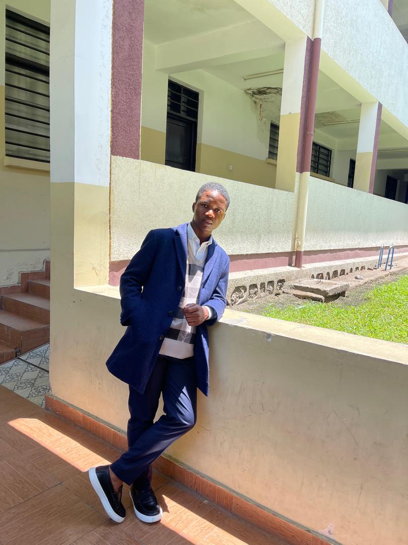 AdamMwezi's tweet photo. #NouveauPost #IrAdamMwezi #Goma/#ULPGL
'' Discipline dans l'esprit, élégance dans le style. ''
Étudiant en génie civil à l'#ULPGL/#Goma, en pleine construction de mon avenir✊. https://t.co/nquuUM3jIa
