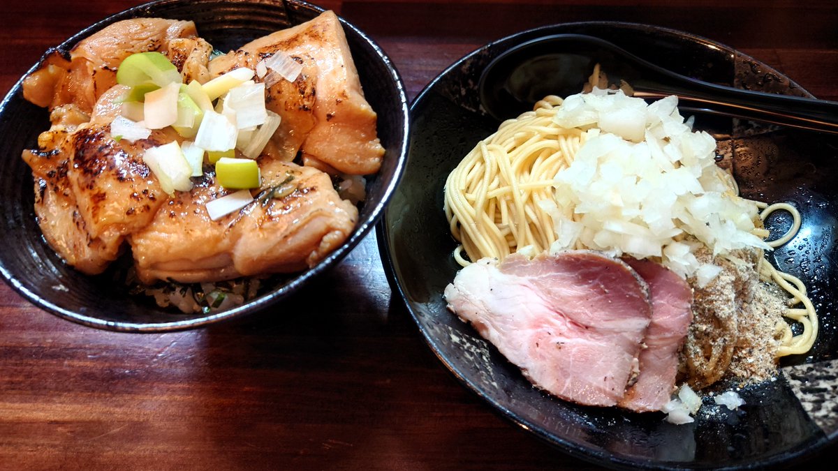 okkey_wings's tweet photo. 東武宇都宮駅近くの油そばの鉄人
KOBURA&amp;鶏照り丼うまぁぁぁああ https://t.co/1MRmP0ecOE
