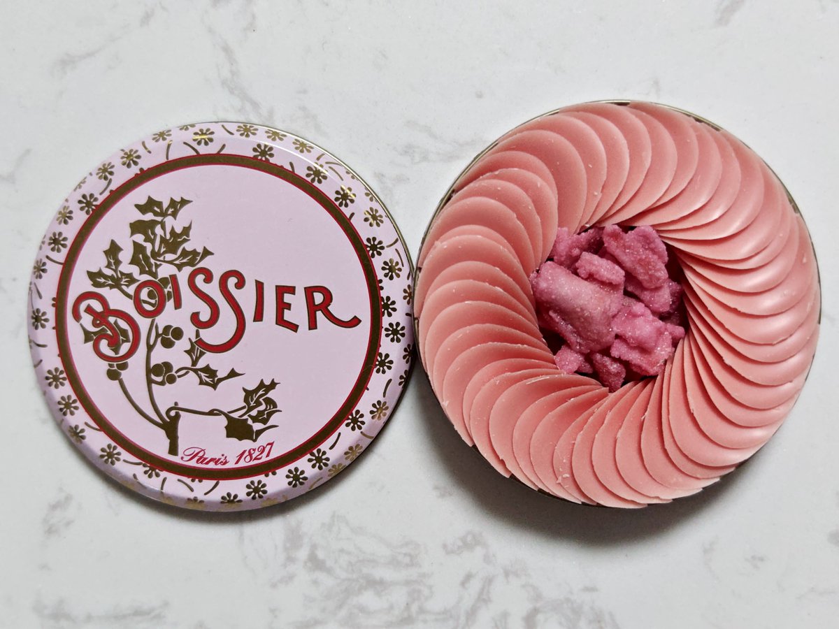 なんだかんだ、スミレの砂糖漬けは日本でも2店舗くらい売っている