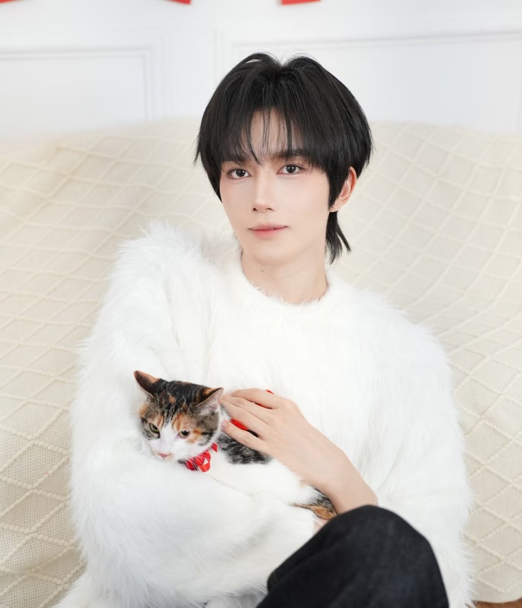 xingqiubae's tweet image. Daddy's princess.                      Mama's prince.