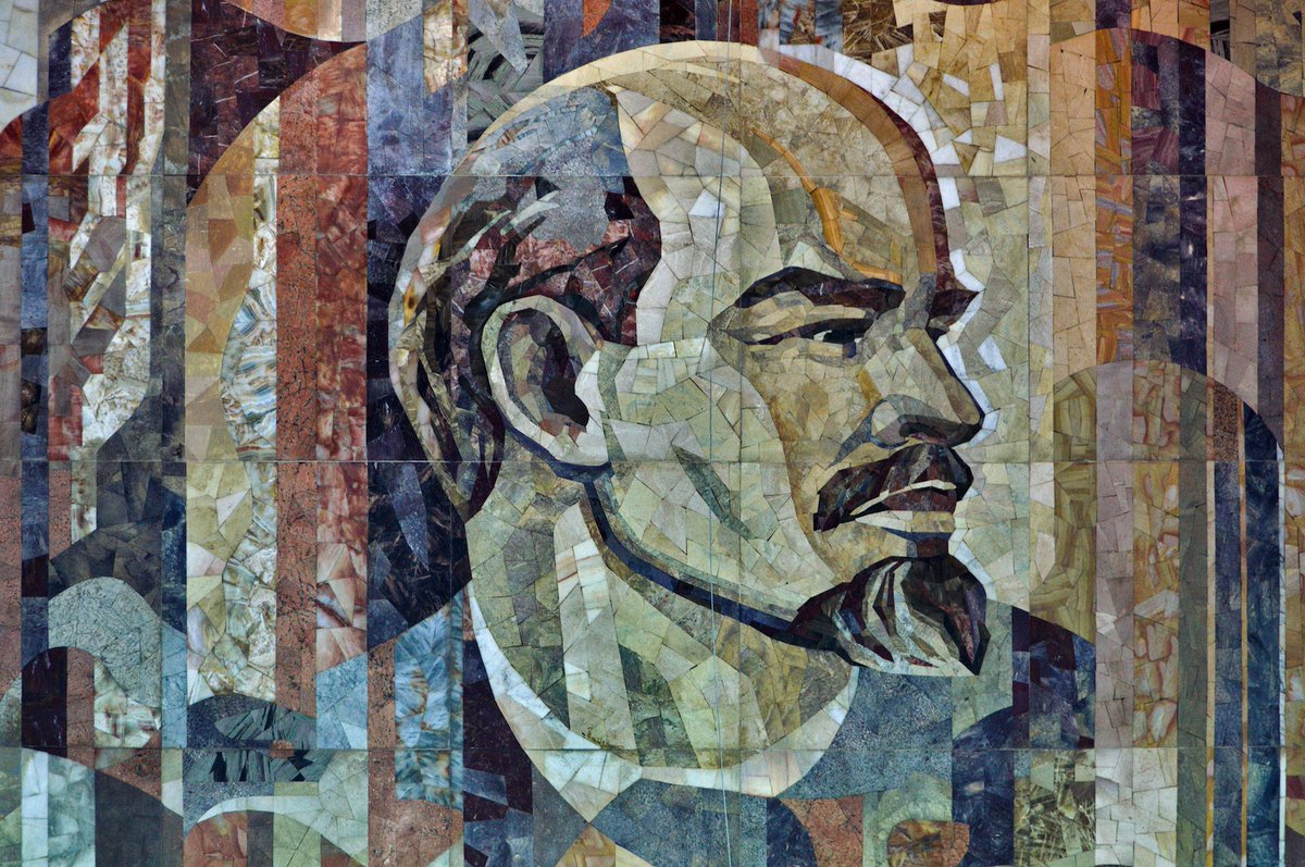 PicturesUssr's tweet photo. Mosaic of Lenin at the Kazakhstan Academy of Sciences (from 1984). https://t.co/nhrwJVEANW