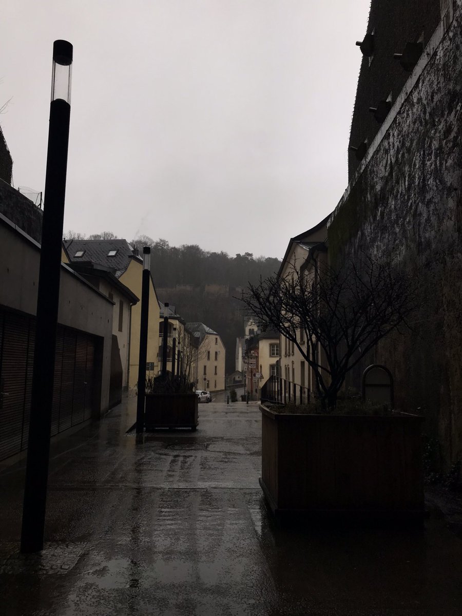 Arka planda “Golden Brown”