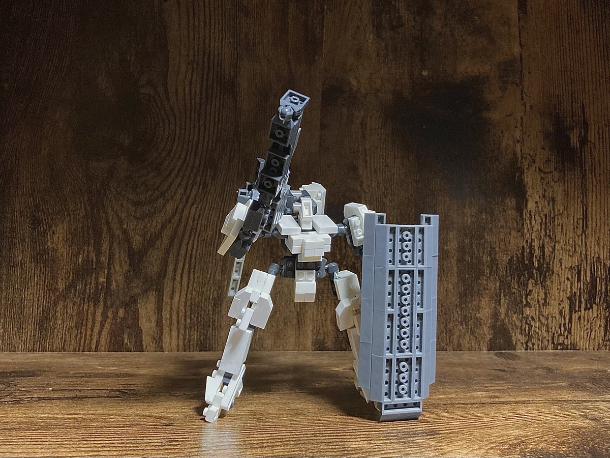 Rom_ROBObuilder's tweet photo. 王立兵装研究所(Royal Ordnance Laboratory)、通称ROLが手掛けた第二世代機の操縦・汎用性の高さや優れたデザイン性は国内で高く評価されており、後続の王国製RAMTAC開発のベースとなった。
#プチブロック #RAMTAC https://t.co/2XtyYXslVg