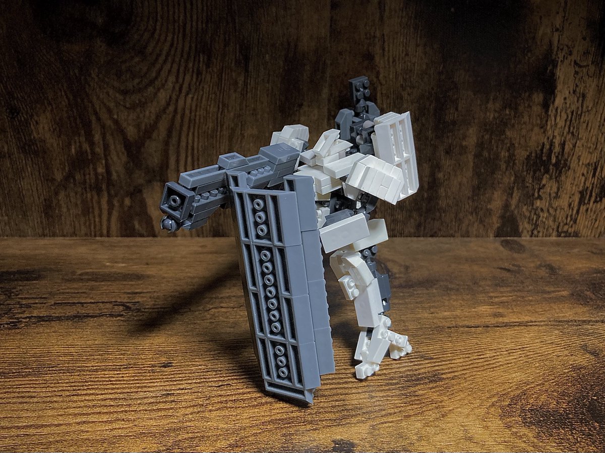 Rom_ROBObuilder's tweet photo. 王立兵装研究所(Royal Ordnance Laboratory)、通称ROLが手掛けた第二世代機の操縦・汎用性の高さや優れたデザイン性は国内で高く評価されており、後続の王国製RAMTAC開発のベースとなった。
#プチブロック #RAMTAC https://t.co/2XtyYXslVg