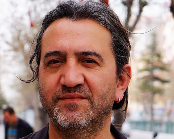 11 yıl önce, kamuoyunda “kartopu cinayeti” olarak anılan nefret saldırısında aramızdan koparılan gazeteci arkadaşımız Nuh Köklü’yü sevgi, saygı ve özlemle anıyoruz. Arkadaşımızı unutmadık, unutturmayacağız. #NuhKöklü