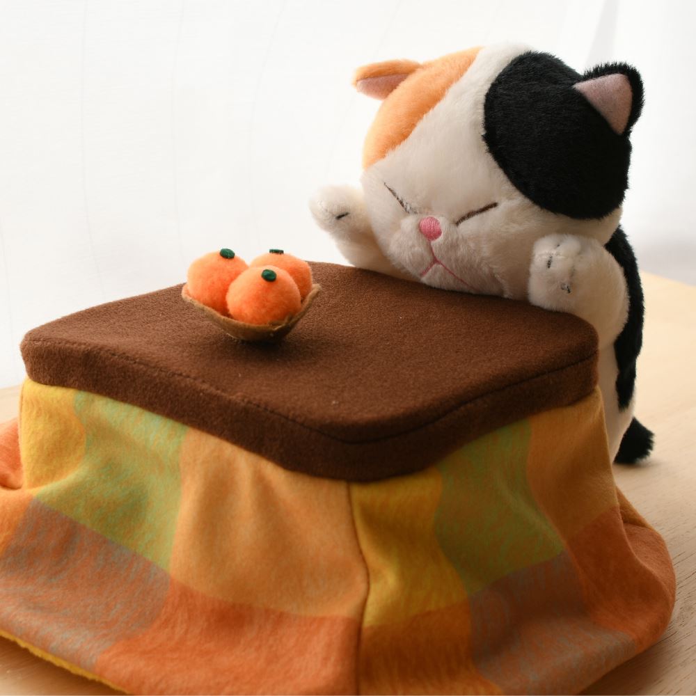 『ぬいぐるみ用こたつ』

寝姿がまるで棒のような猫「ぼうみたいなねこ」ぬいぐるみ専用のこたつセットです。
取り外し可能なお茶とみかんもセットに。
サイズがあえば他のぬいぐるみでも使用可能です◎
goodslog.info/39079/