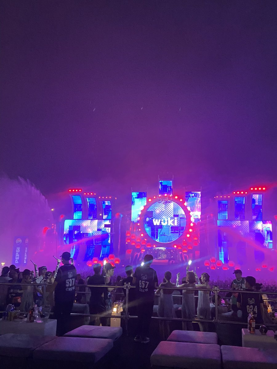 เวที S2O ตอนปีก่อนนู้นเวทีสเกลประมาณนี้อันนี้คือถ่ายจากโซน vip คิดว่า K2O เวทีน่าจะสเกลเดียวกันแบบว่าใหญ่มากกกกกกกก รอบนี้มีศิลปินไม่ใช่แค่ดีเจ อาจจะมีสเตจยื่นๆออกแบบให้ได้เดิน ๆ ฉีดน้ำ แล้ว RIIZE ได้เล่น 1 ชมอะ🤩🤩🤩🤩 ตื่นเต้นแล่ว