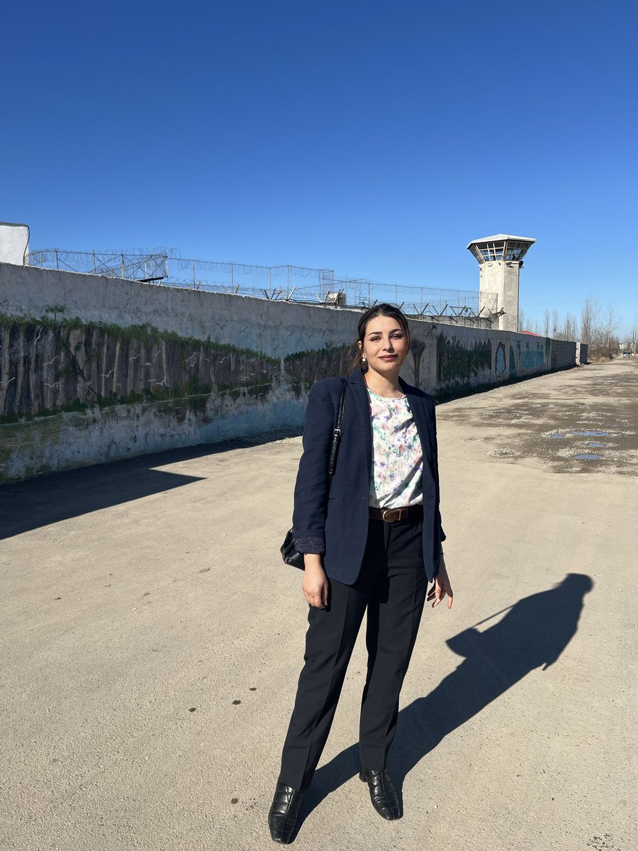 لحظاتی پیش #ویدا_ربانی با وثیقه شش و نیم میلیاردی از زندان تنکابن آزاد شد.
به امید آزادی تمامی زندانیان سیاسی