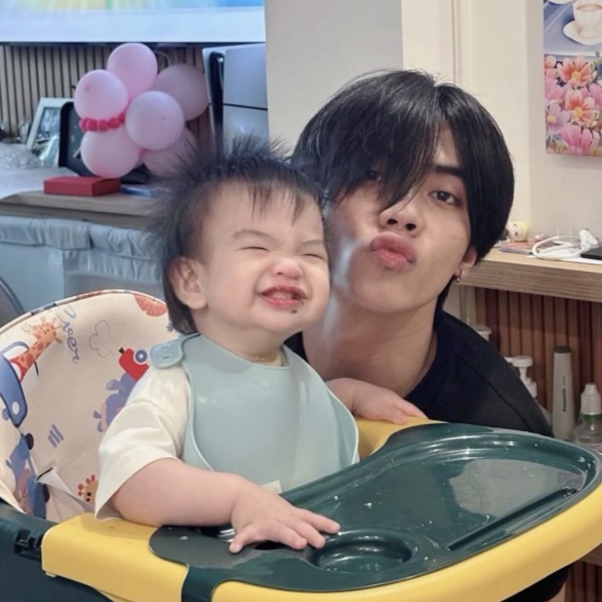 chynimmm's tweet image. เด้นถ่ายรูปกับพี่ภีม ยิ้มไรขนาดนั้นอะลูกกกกก เอ็นดู55555555