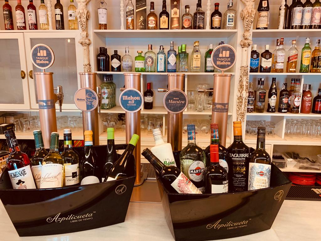 😍 Cómo se nota que hoy es #festivo en #Gijón...
🍸 ¡Vermutazo en La Botica Indiana de la Plaza Mayor!