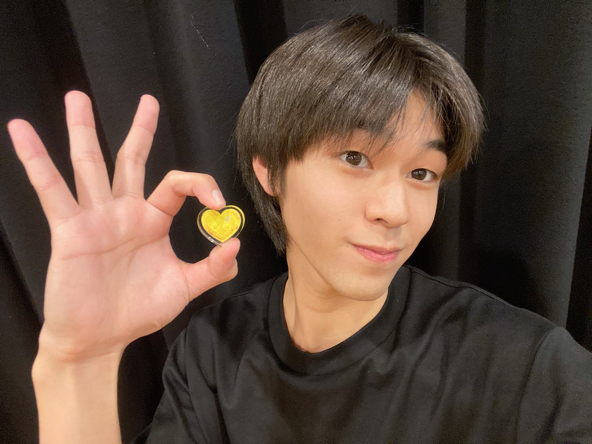 僕のプリズムストーンはフェミニン💛
優しく華やかに美しく舞います✨️

稽古場では素敵な先輩方の元でたくさんの事を学ばせていただきました！

感謝の気持ちと共に最高の煌めきをお届けできるよう精一杯努めてまいります❤️‍🔥
応援よろしくお願いいたします！！

 #ブタキン
 #舞台キンプリ
 #伊阪颯馬