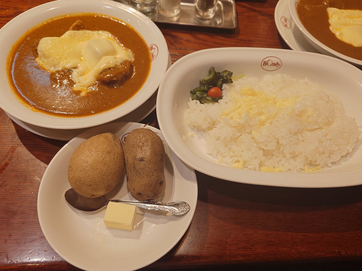 あり得ないお通しとあり得ない量のカレー屋に来ました