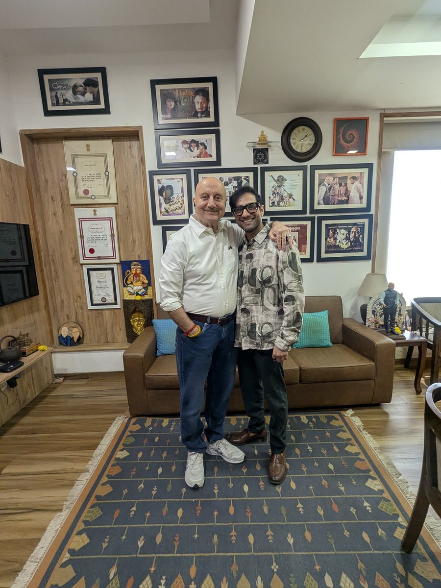 DanceWithChirag's tweet photo. Met @anupampkher Sir after 16 years, and I’m still smiling at the warmth and affection he greeted me with. Back in 2009, we did some work together —  His words "chirag you look the same" took my heart away and made me almost emotional  #anupamkher #chiragaggarwal #dancewithchirag https://t.co/pu8TdZkV5P