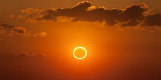 SaudiNewsFR's tweet photo. 🇸🇦 L'éclipse solaire annulaire a débuté au Royaume à 12h56 (🇸🇦).

Elle n'est observable ni en #Arabie_Saoudite, ni dans les pays arabes en général.

L'éclipse solaire annulaire terminera à 17h27 🇸🇦 - 15h27 🇫🇷. 

L'éclipse durera environ 4h31min. https://t.co/pwhIJ9uEix