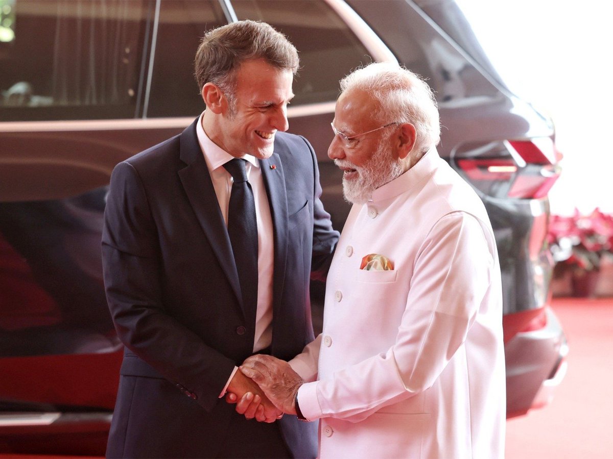ani_digital's tweet image. "It's a delight to meet my friend": PM Modi welcomes French President Macron in Mumbai

Read @ANI Story |
aninews.in/news/world/asi…

#EmmanuelMacron #NarendraModi #Indiavisit #Mumbai