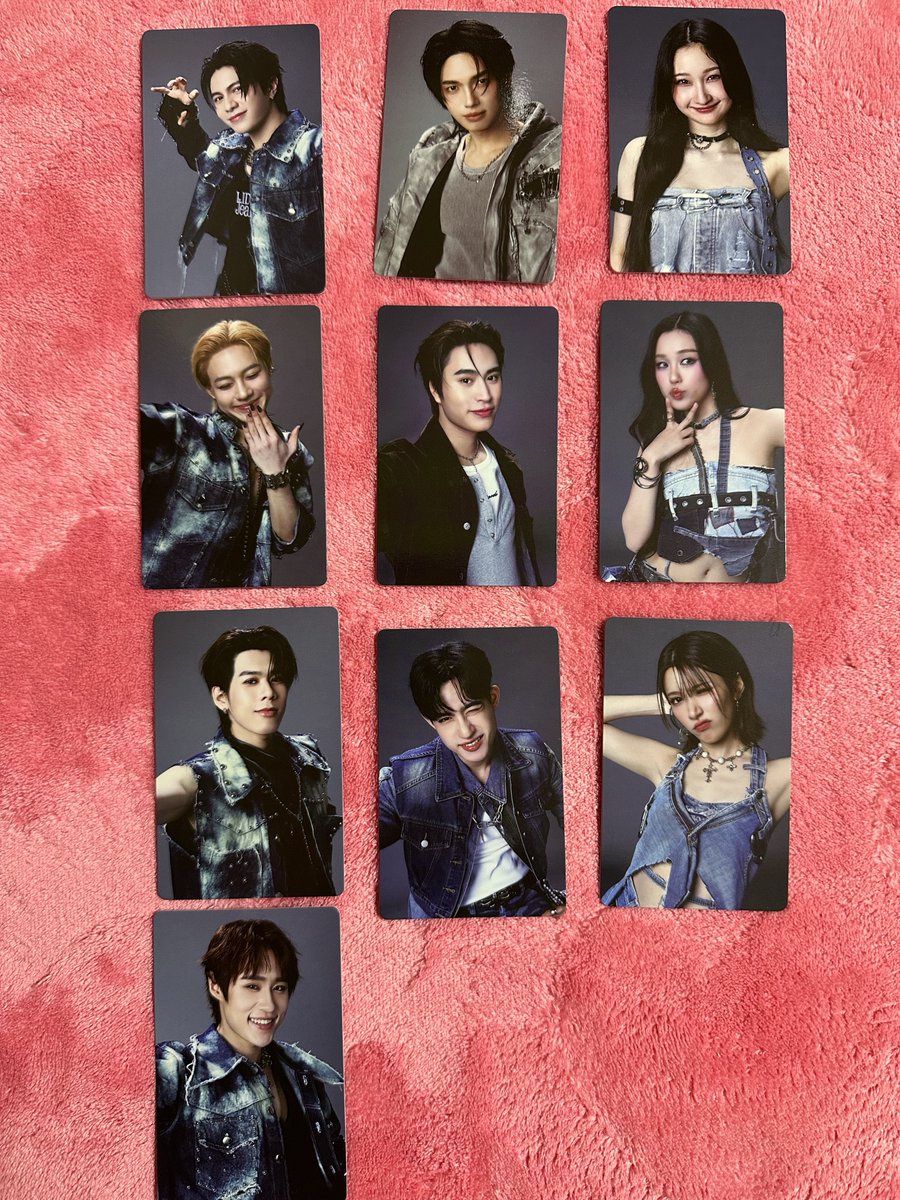 トレカ1パック目、おもしろ悲しすぎて写真撮った😂 そしてその後も結局