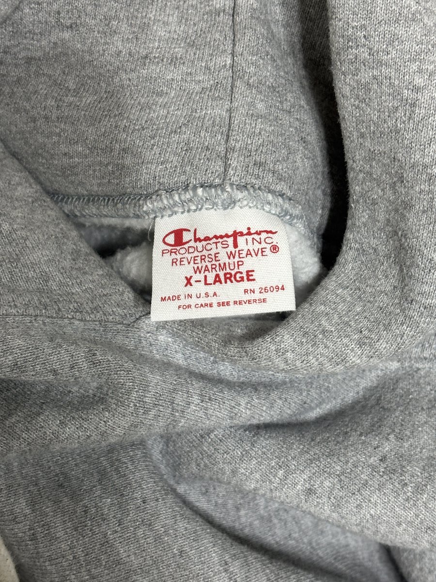 rito_mercari's tweet photo. championのリバースウィーブのパーカー、made in USAの赤タブ復刻が3,490円で売ってたんだけど、安くないかい？ https://t.co/h4zWrsvJEb