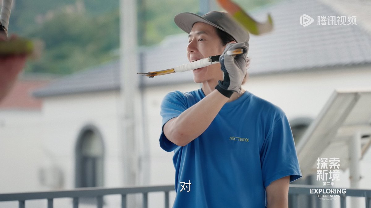 ไม่แปลกที่พ่อแม่เด็กในจีนถึงให้สัมภาษณ์ตลอดว่าอยากให้ลูกเอาอย่างอี้ป๋อ ความมุ่งมั่นตั้งใจไม่ยอมแพ้นี่ป๋อชัดเจนมาก

“ผมไม่คิดว่าผมจะทำไม่ได้ ผมว่ามันแค่ต้องใช้เวลา” วิธีกัดอุปกรณ์ยังฝึกมาจริงจังจนในที่สุดก็ปีนได้

ศิลปินแบบอย่างเยาวชนที่รัฐมอบหมายมาจากตัวตนของป๋อเองล้วนๆ #WangYibo