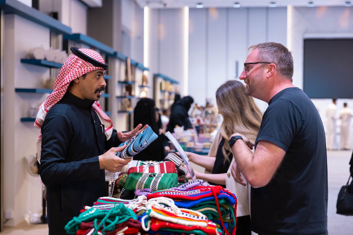 المسؤولية الاجتماعية في نيوم tweet media