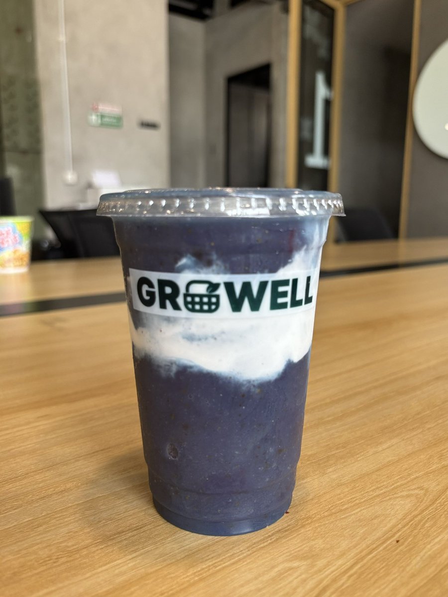 throwback ke #ROC
 
1. name tag buat baju
2. tzu chi school di pagi buta
3. papan tulis final round 1
4. gofood growell karena iseng di kantornya RG WKWKWKW...biru2 tpi rasanya kaya nanas🥲