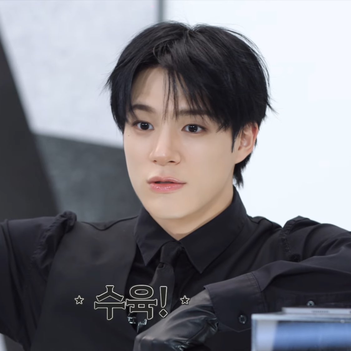 아 너무 히쁘게 생겻어ㅠㅠ 코랑입술촉촉한거봐