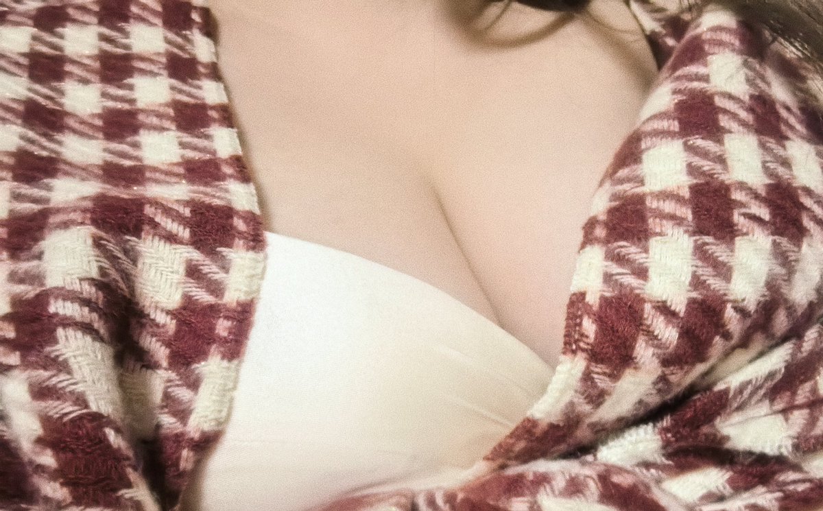 MizzMizz0571's tweet photo. 想到今年应该没有压岁钱收了。但是没想到还倒欠一个哈哈 https://t.co/Zy700WyyWs