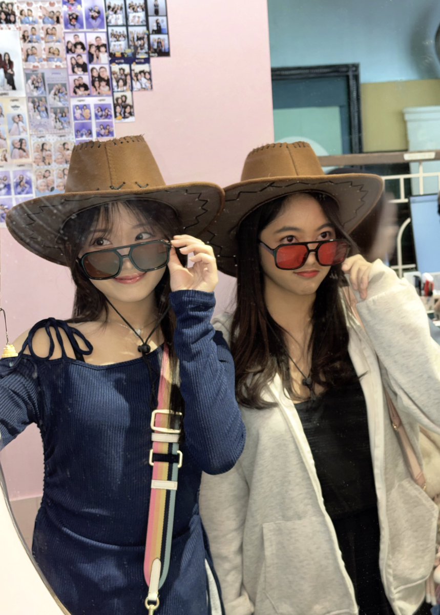 furitzy's tweet photo. ㅤ
Menghabiskan waktu bersama Diva KLP48 bagaikan senja yang turun perlahan hangat, tenang, dan penuh warna. Kami berbagi tawa di meja yang sama, lalu mengabadikan momen seolah membingkai serpih kenangan agar tak lekang oleh waktu. Hari ini sederhana, namun terasa istimewa.
ㅤ https://t.co/o5fPpynWD2