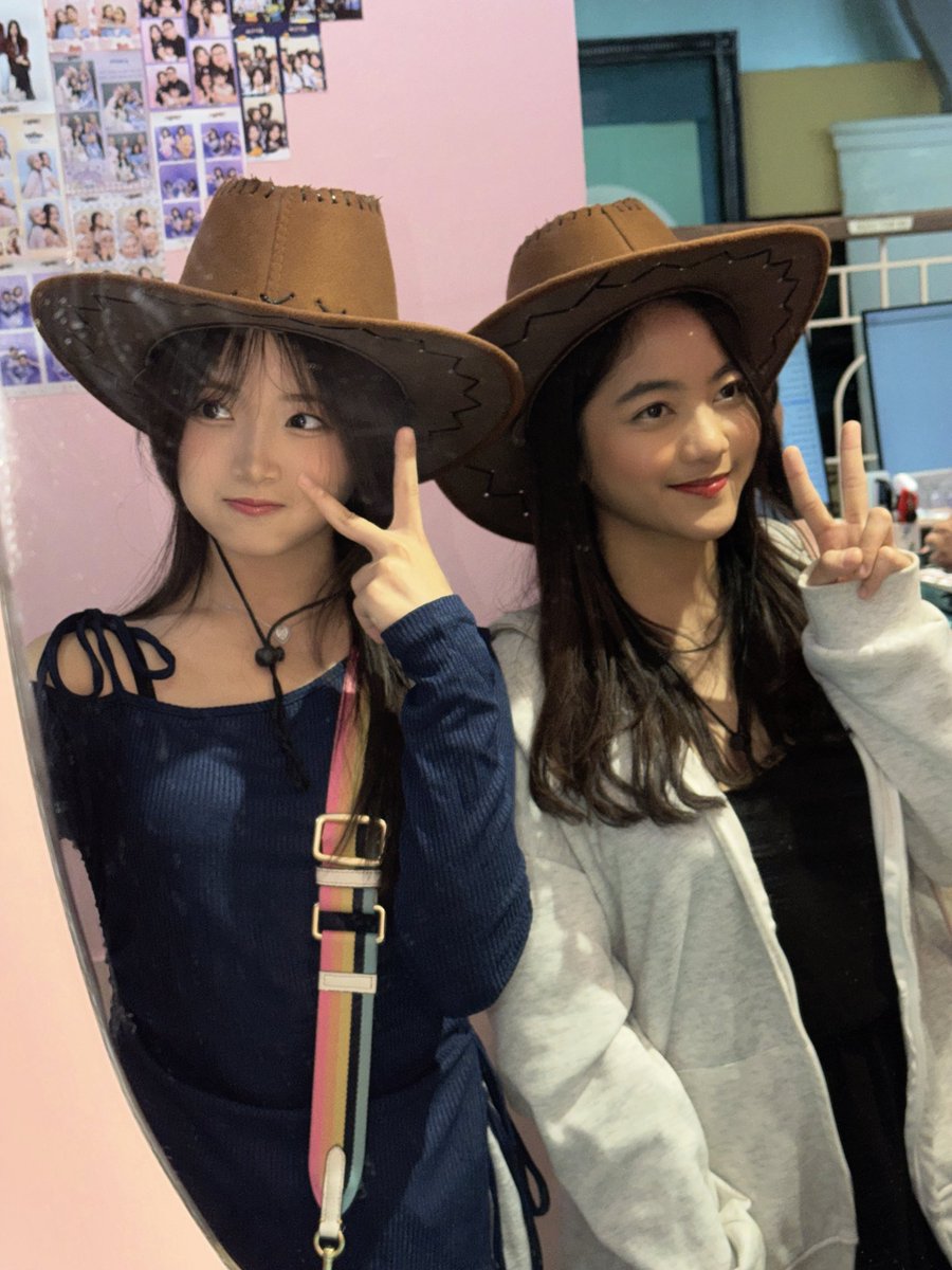 furitzy's tweet photo. ㅤ
Menghabiskan waktu bersama Diva KLP48 bagaikan senja yang turun perlahan hangat, tenang, dan penuh warna. Kami berbagi tawa di meja yang sama, lalu mengabadikan momen seolah membingkai serpih kenangan agar tak lekang oleh waktu. Hari ini sederhana, namun terasa istimewa.
ㅤ https://t.co/o5fPpynWD2