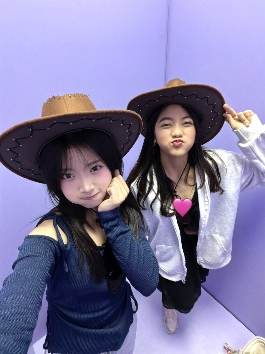 furitzy's tweet photo. ㅤ
Menghabiskan waktu bersama Diva KLP48 bagaikan senja yang turun perlahan hangat, tenang, dan penuh warna. Kami berbagi tawa di meja yang sama, lalu mengabadikan momen seolah membingkai serpih kenangan agar tak lekang oleh waktu. Hari ini sederhana, namun terasa istimewa.
ㅤ https://t.co/o5fPpynWD2