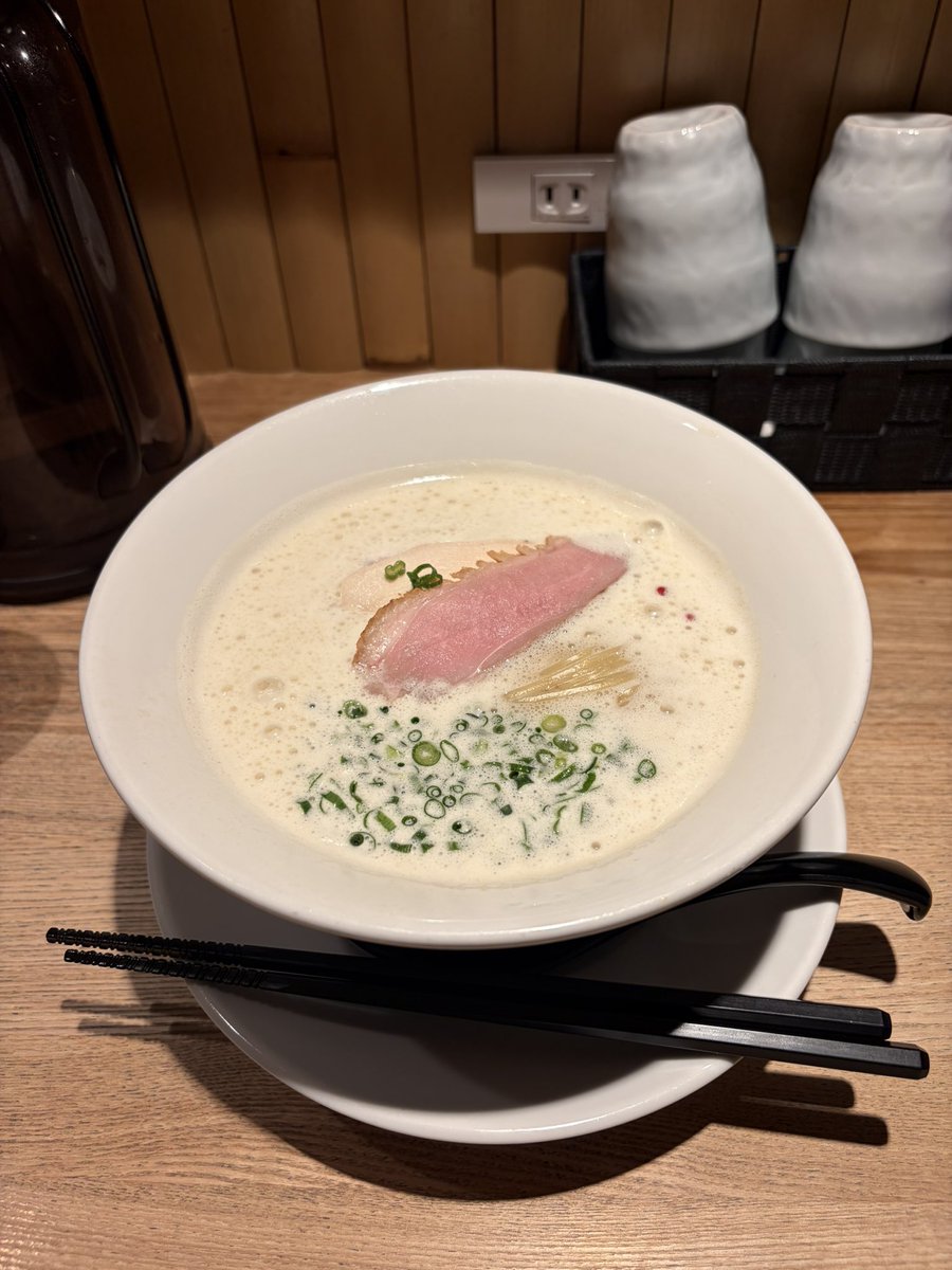 aiaifile's tweet photo. 次男のオススメで半蔵製麺さんでパイタンラーメンをいただきま���た。泡立つクリーミーなスープにコシのある自家製麺がおいしかったです。ごちそうさまでした。#半蔵製麺 #パイタンラーメン #セントレア #ランチ #ラーメン #泡立つクリーミーなスープ https://t.co/MHIDSNAYsZ